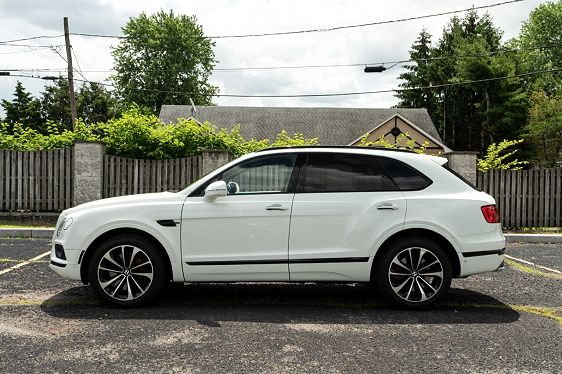 Vehicle Image 10 of 51 for 2017 Bentley Bentayga