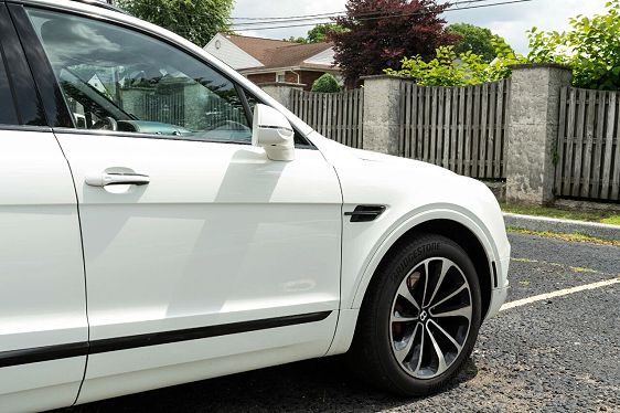 Vehicle Image 13 of 51 for 2017 Bentley Bentayga