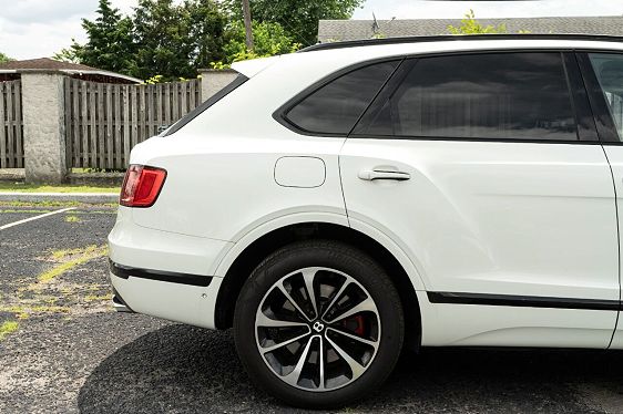 Vehicle Image 16 of 51 for 2017 Bentley Bentayga