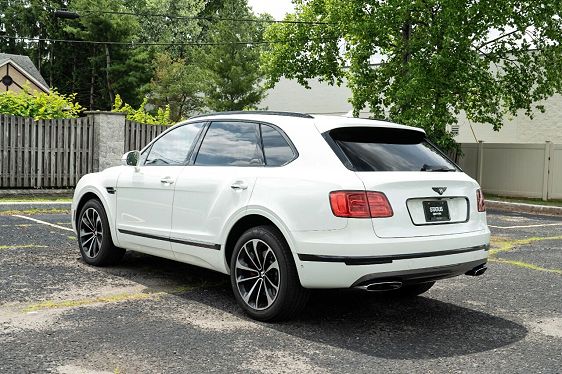 Vehicle Image 22 of 51 for 2017 Bentley Bentayga