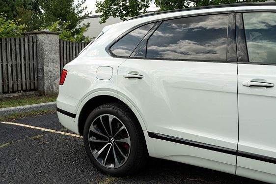 Vehicle Image 28 of 51 for 2017 Bentley Bentayga