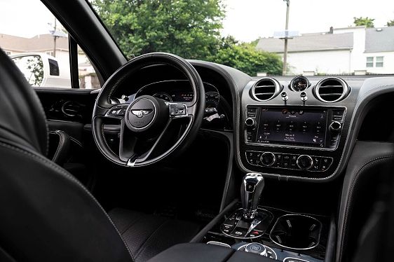 Vehicle Image 33 of 51 for 2017 Bentley Bentayga