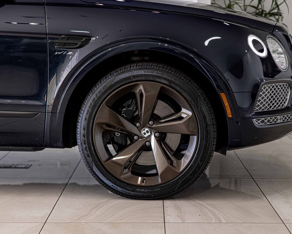 Vehicle Image 10 of 47 for 2018 Bentley Bentayga