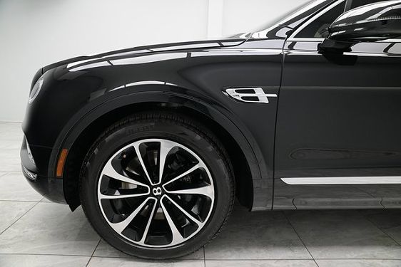 Vehicle Image 17 of 67 for 2018 Bentley Bentayga