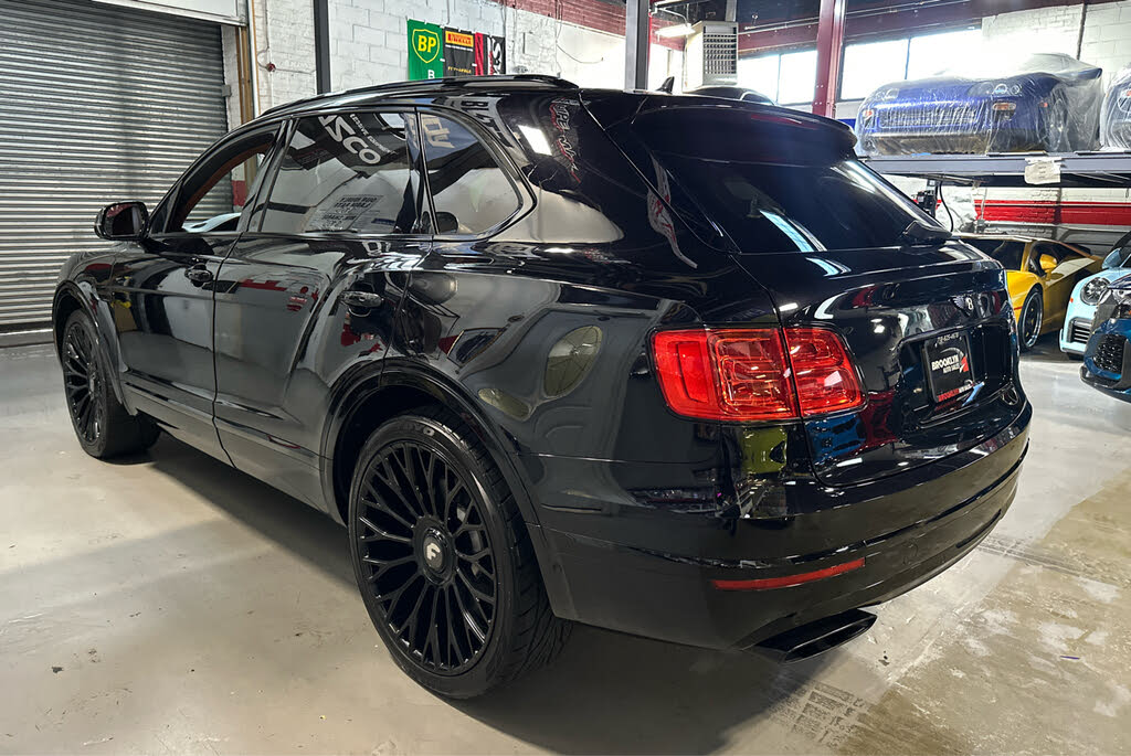 Vehicle Image 10 of 28 for 2017 Bentley Bentayga