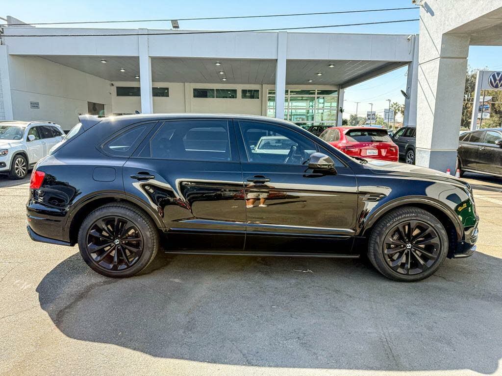 Vehicle Image 17 of 41 for 2018 Bentley Bentayga