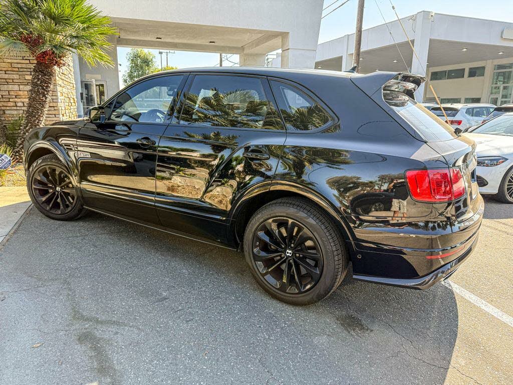 Vehicle Image 3 of 41 for 2018 Bentley Bentayga