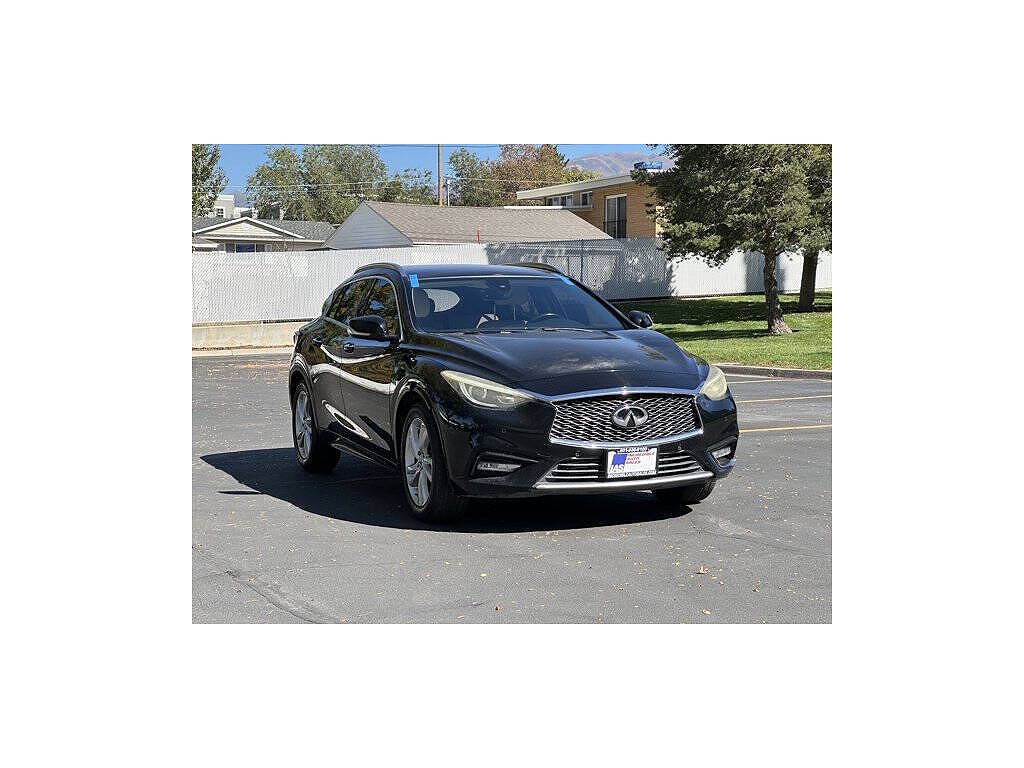 2017 Infiniti QX30 Premium