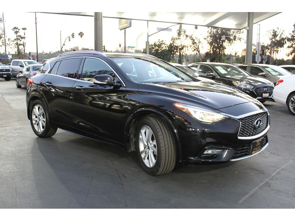 2017 Infiniti QX30 Premium