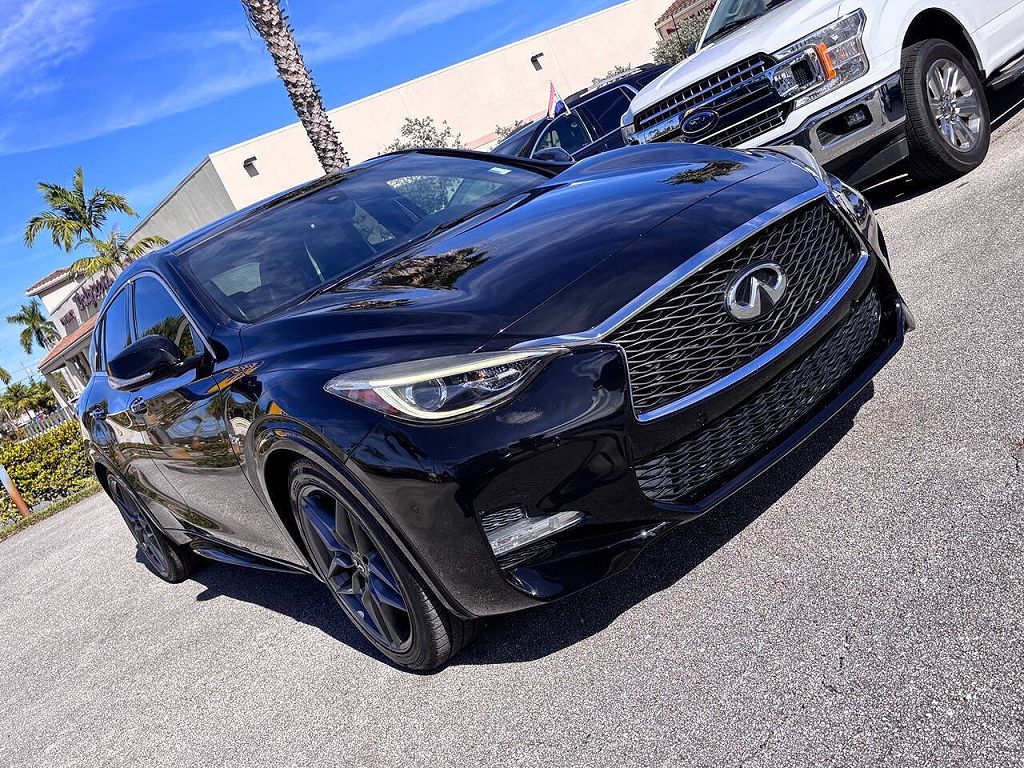 2017 Infiniti QX30 Sport