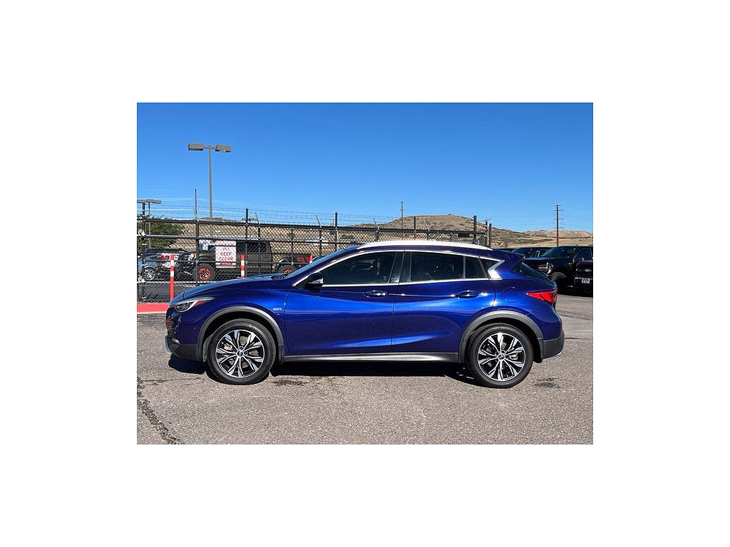 2017 Infiniti QX30 Luxury