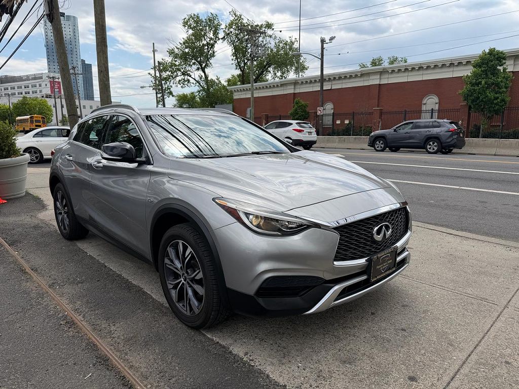 2017 Infiniti QX30 Premium