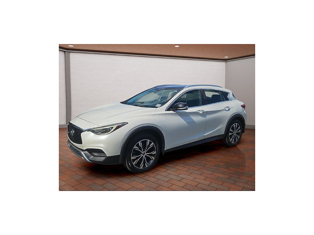 2017 INFINITI QX30 Premium
