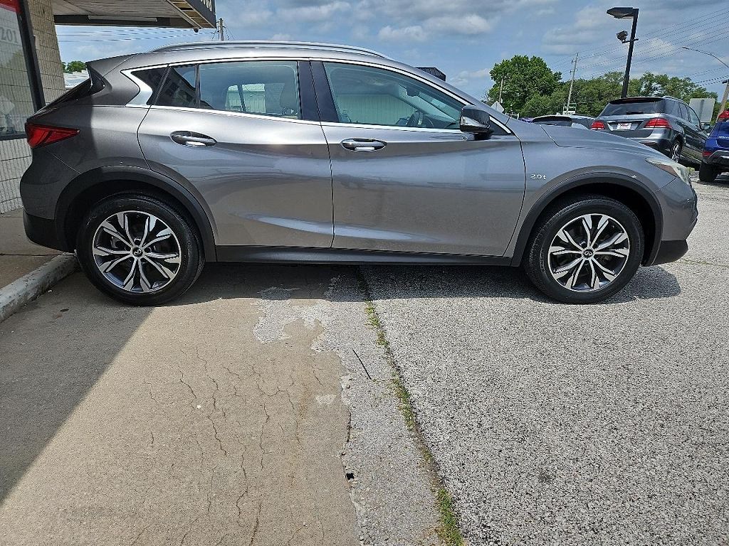 2017 Infiniti QX30 Luxury