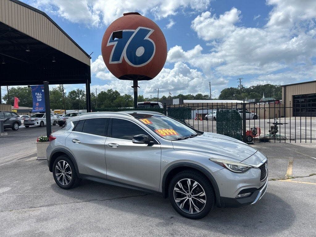 2017 Infiniti QX30 Premium