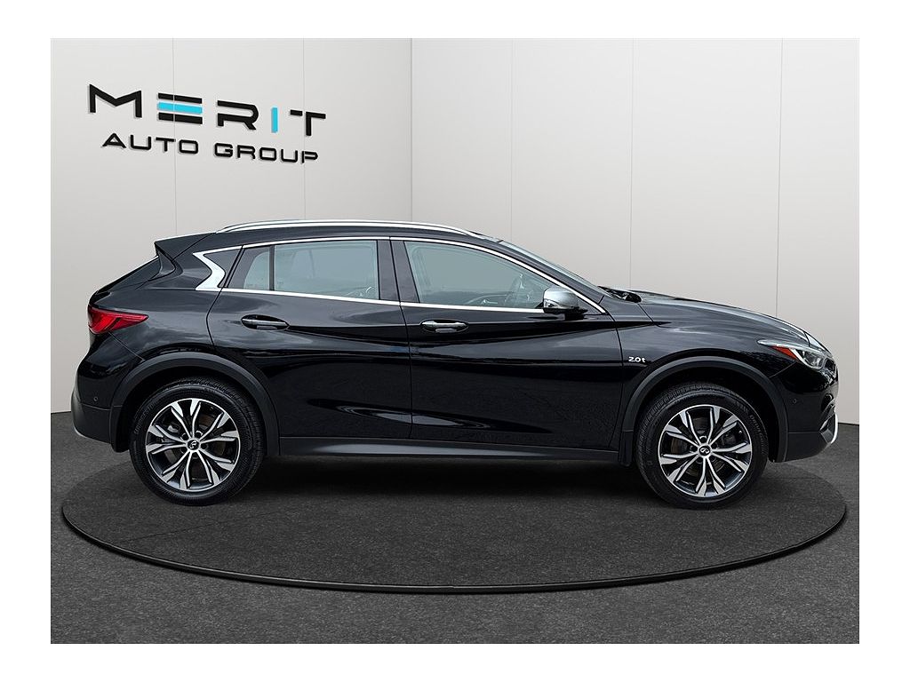 2017 Infiniti QX30 Luxury