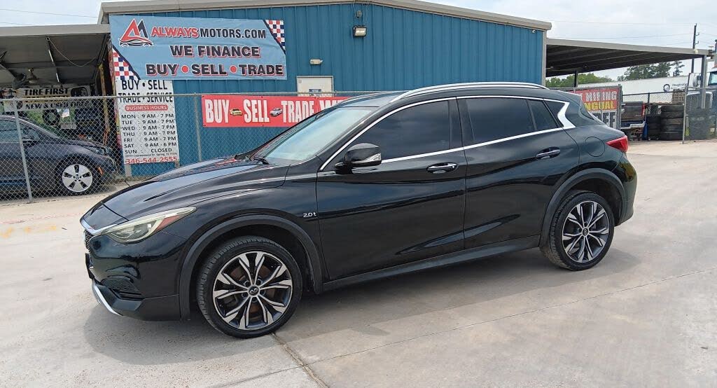 2017 INFINITI QX30 Luxury