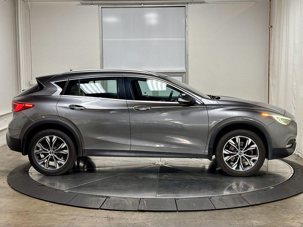 2017 Infiniti QX30 Luxury