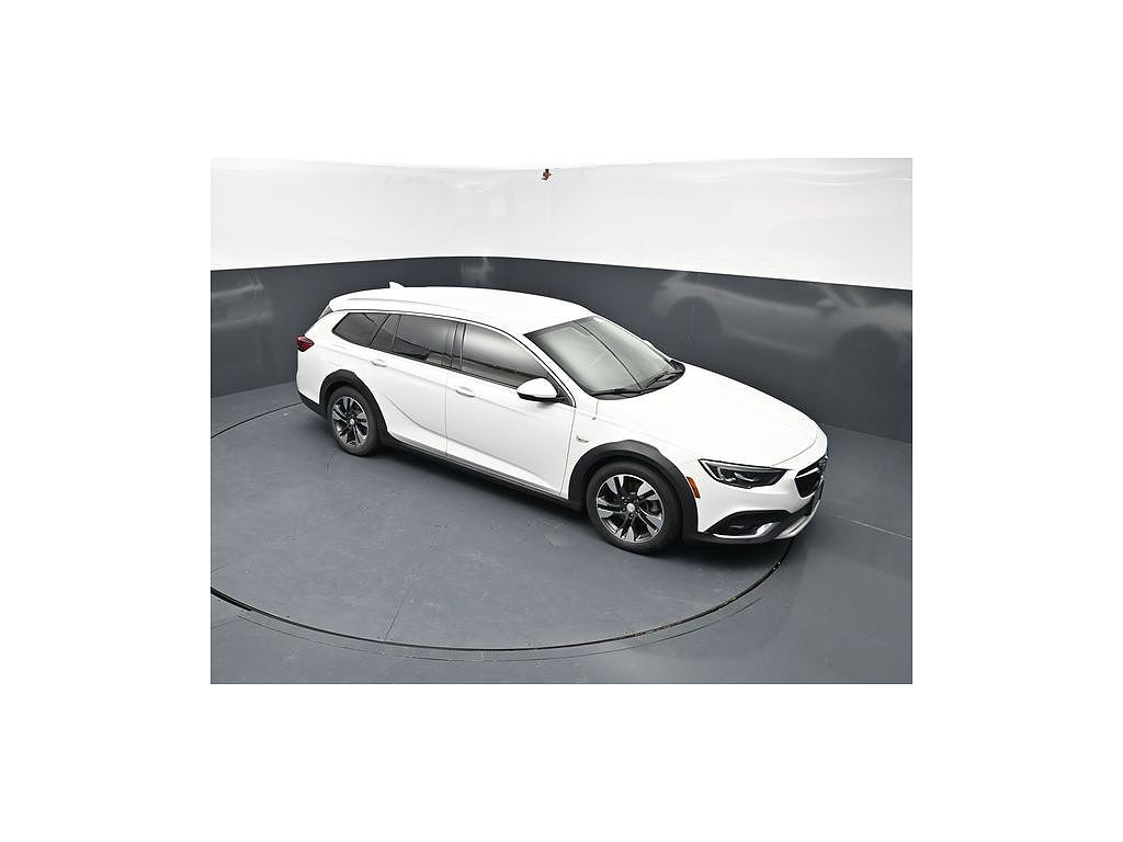2018 Buick Regal TourX Essence