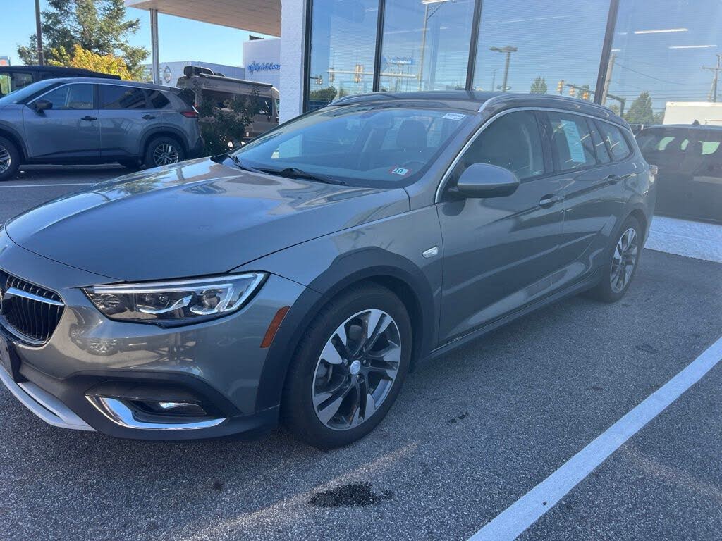 2018 Buick Regal TourX Essence