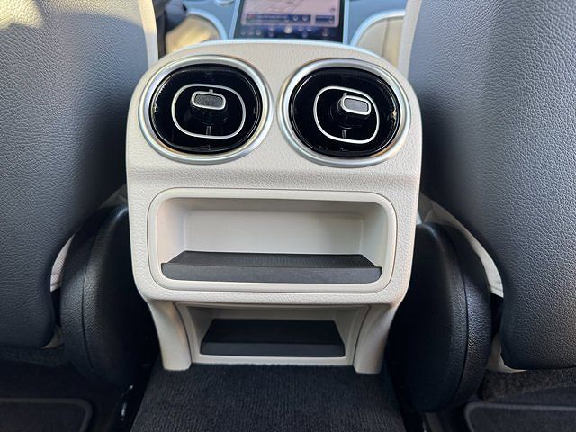 Mercedes-Benz C-Class C 300 2024 — миниатюра 9