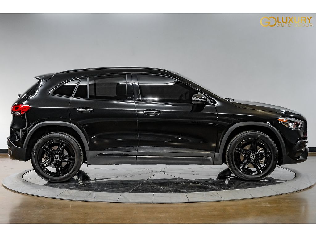 2023 Mercedes-Benz GLA 250 AMG Line Package/Night Package/Premium Package/Burmester® Surround Sound System/19" AMG Twin 5-Spoke Wheels w/ Black Accents   