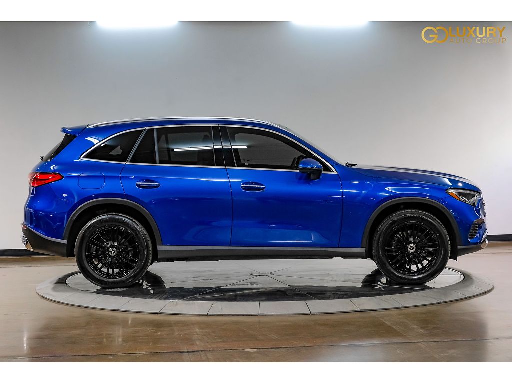 2026 Mercedes-Benz GLC 300 AMG Line Body Styling/Panorama Sunroof/Ventilated Front Seats/19" Multispoke Wheels   
