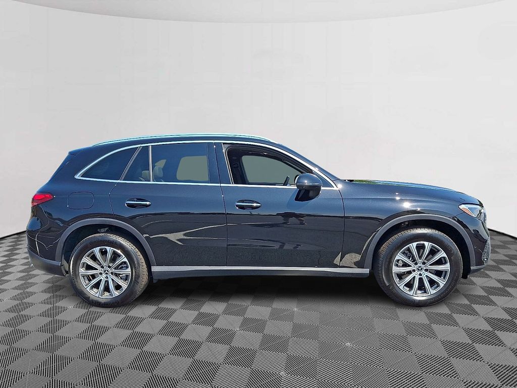 2026 Mercedes-Benz GLC 300 4MATIC