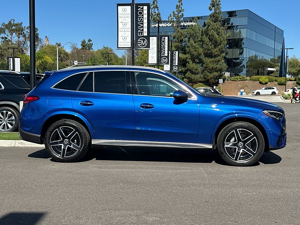 2026 Mercedes-Benz GLC 300 4MATIC