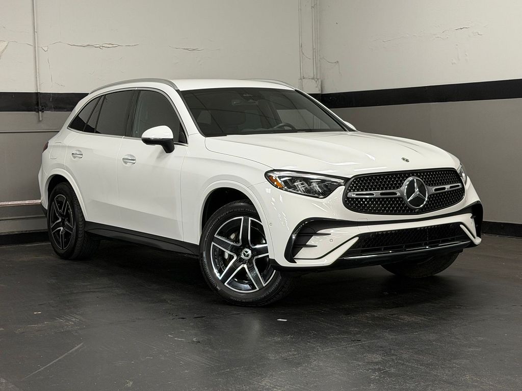 2025 Mercedes-Benz GLC 350e photo 1