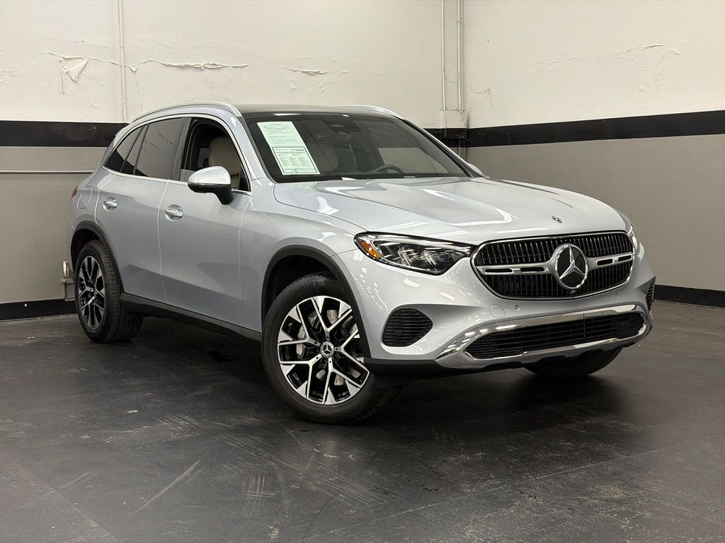 2025 Mercedes-Benz GLC 350e photo 1