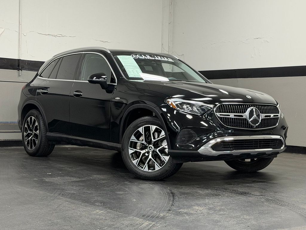 2025 Mercedes-Benz GLC 350e photo 1