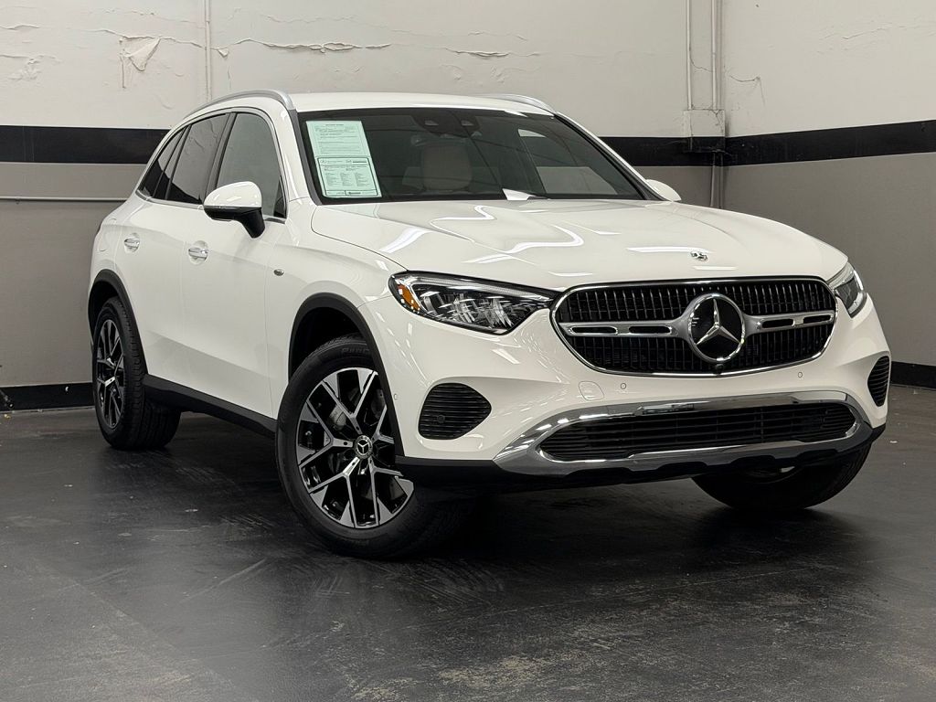 2025 Mercedes-Benz GLC 350e photo 1
