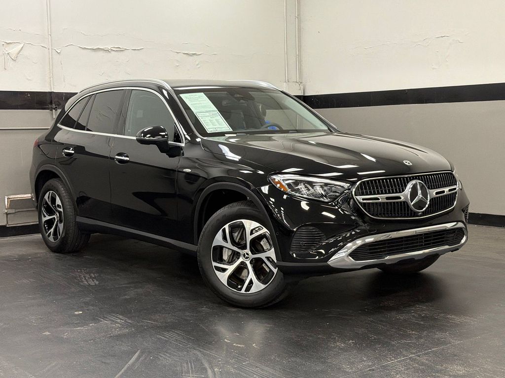 2025 Mercedes-Benz GLC 350e photo 1