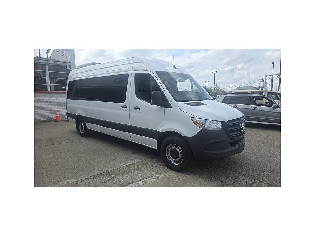 2025 Mercedes-Benz Sprinter 2500 170" WB Passenger