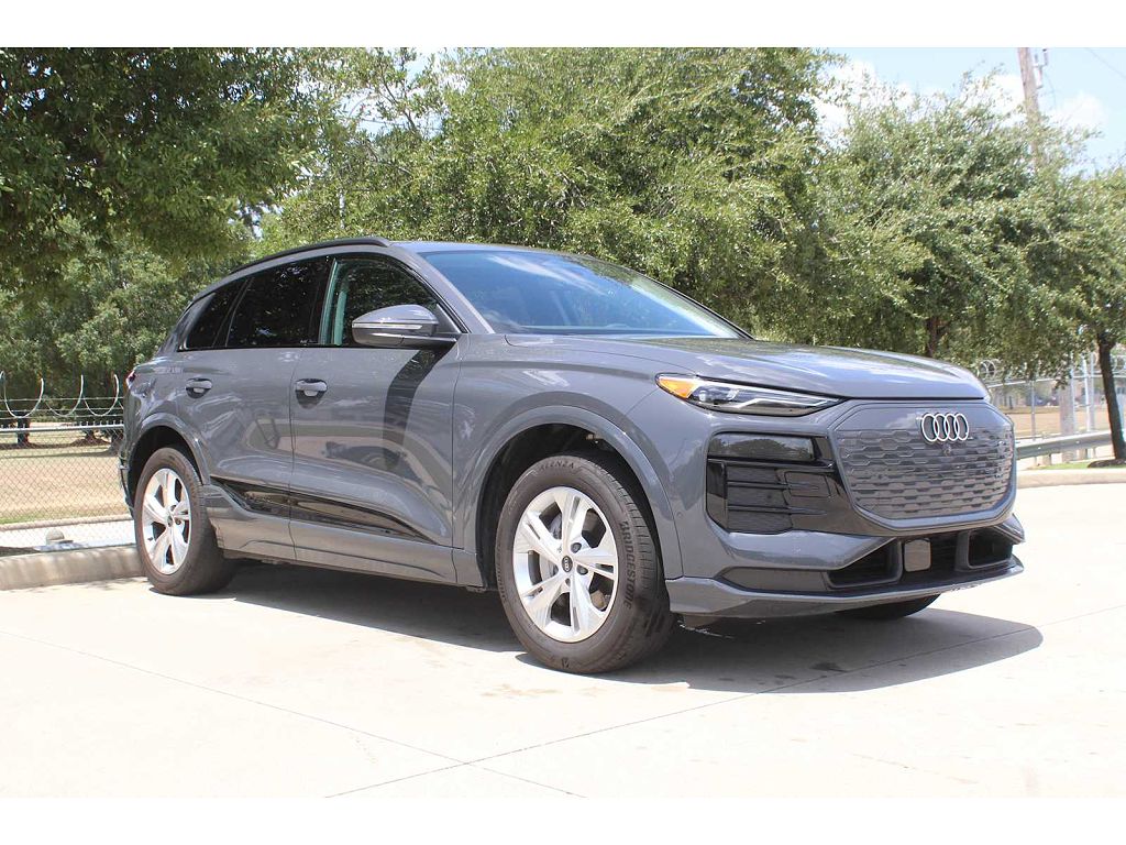 2025 Audi Q6 e-tron Premium