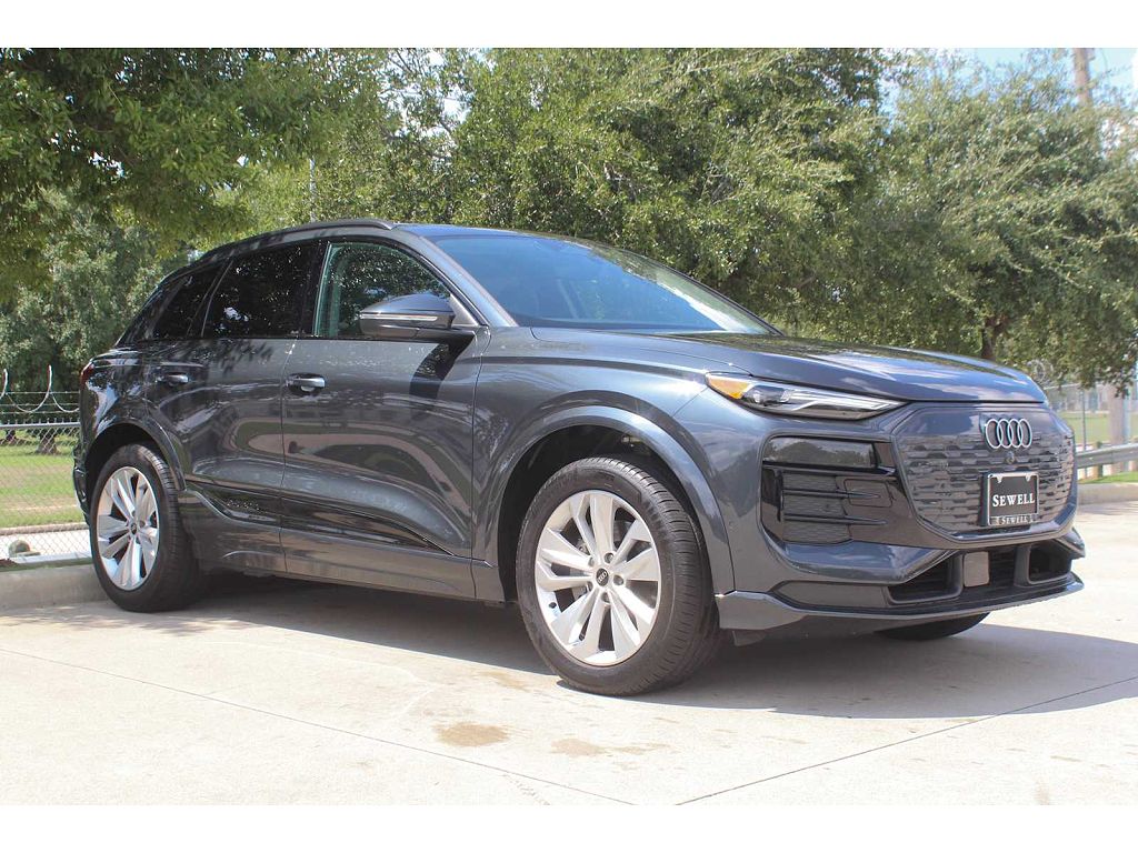 2025 Audi Q6 e-tron Premium