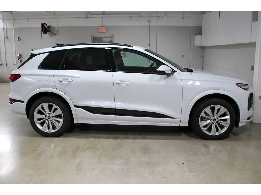 2025 Audi Q6 e-tron Premium Plus