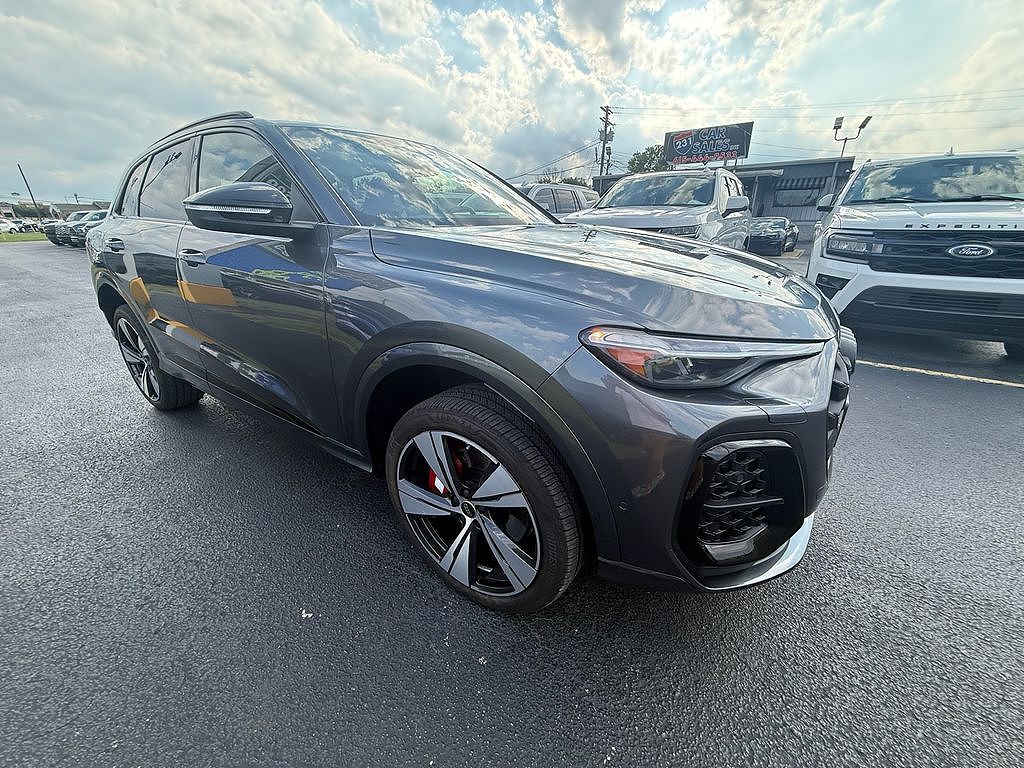 2025 Audi SQ5 Premium Plus