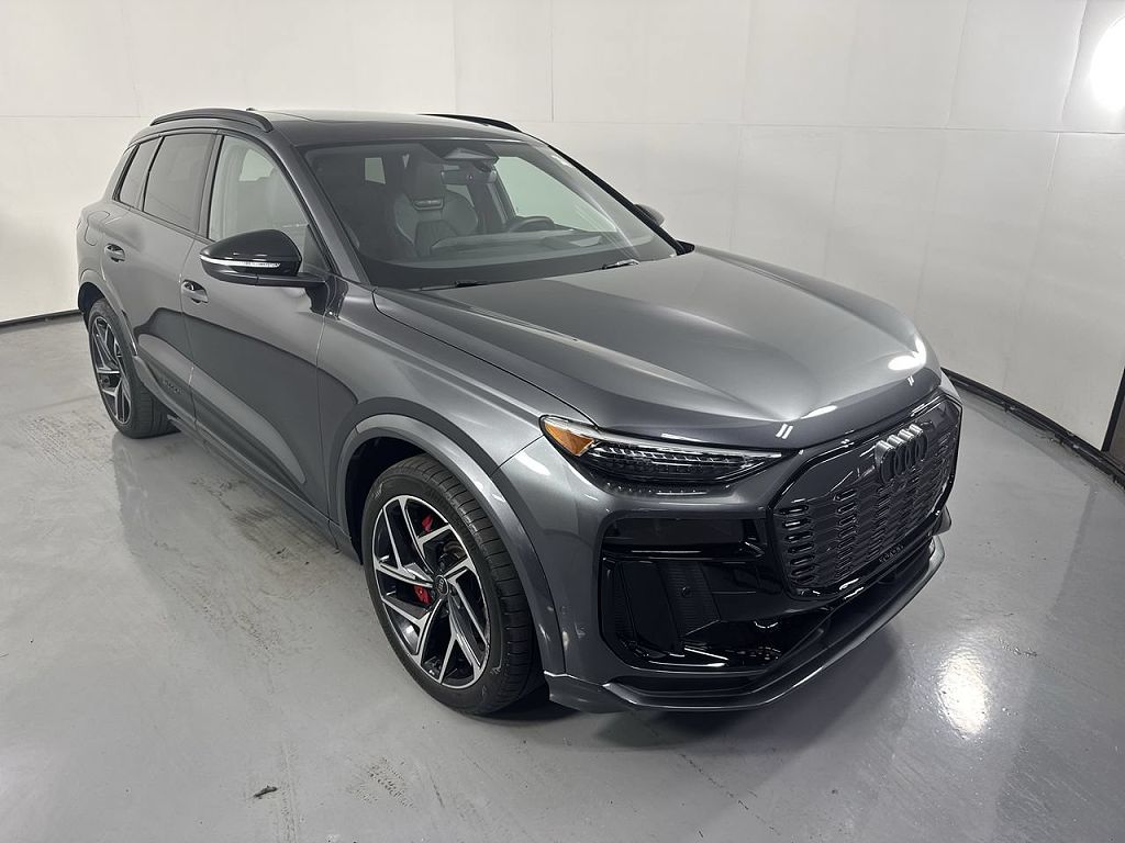 2025 Audi SQ6 e-tron Premium Plus
