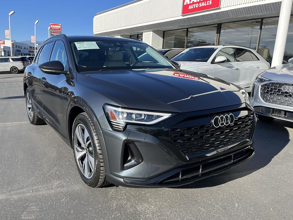 2024 Audi Q8 e-tron Premium