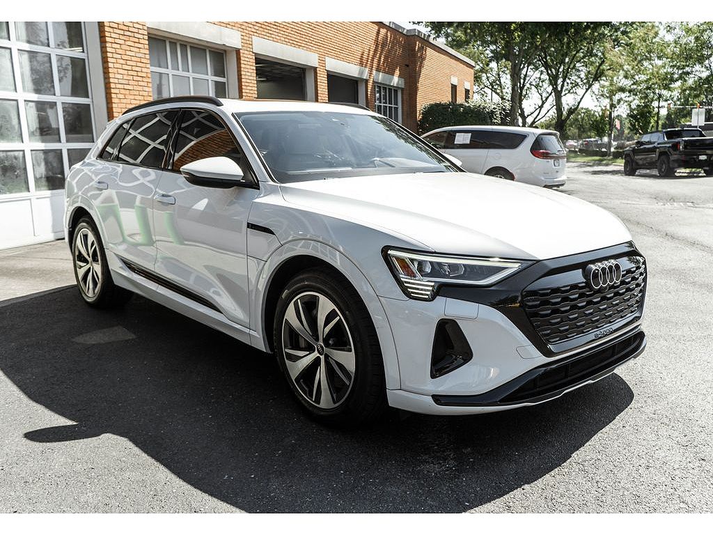 2024 Audi Q8 e-tron Premium