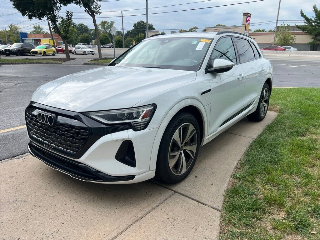 2024 Audi Q8 e-tron Premium