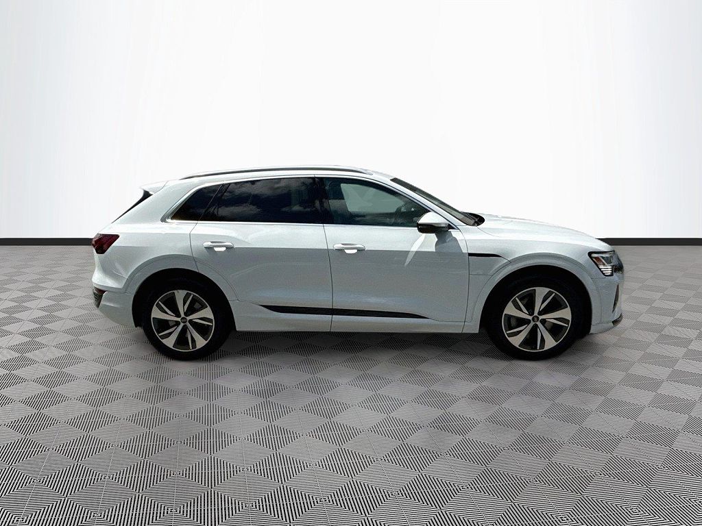 2024 Audi Q8 e-tron Premium