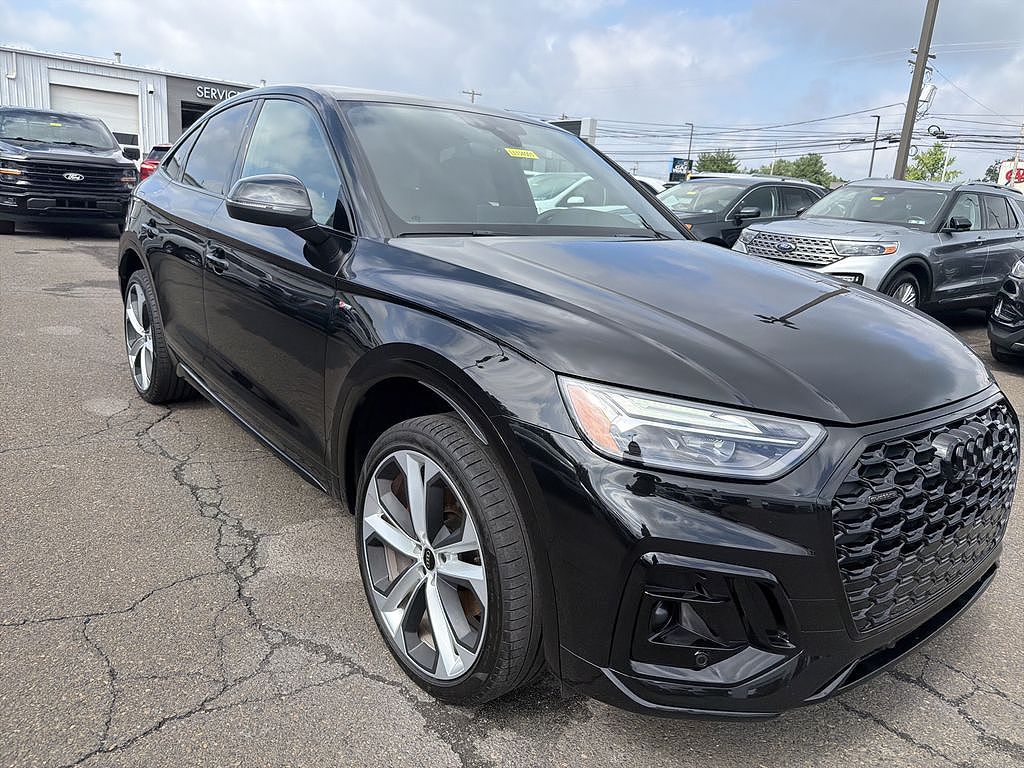 2024 Audi Q5 Sportback 2.0T AWD S-Line Premium Plus 45 w/ Panoramic Moonroof & Heated Steering Wheel