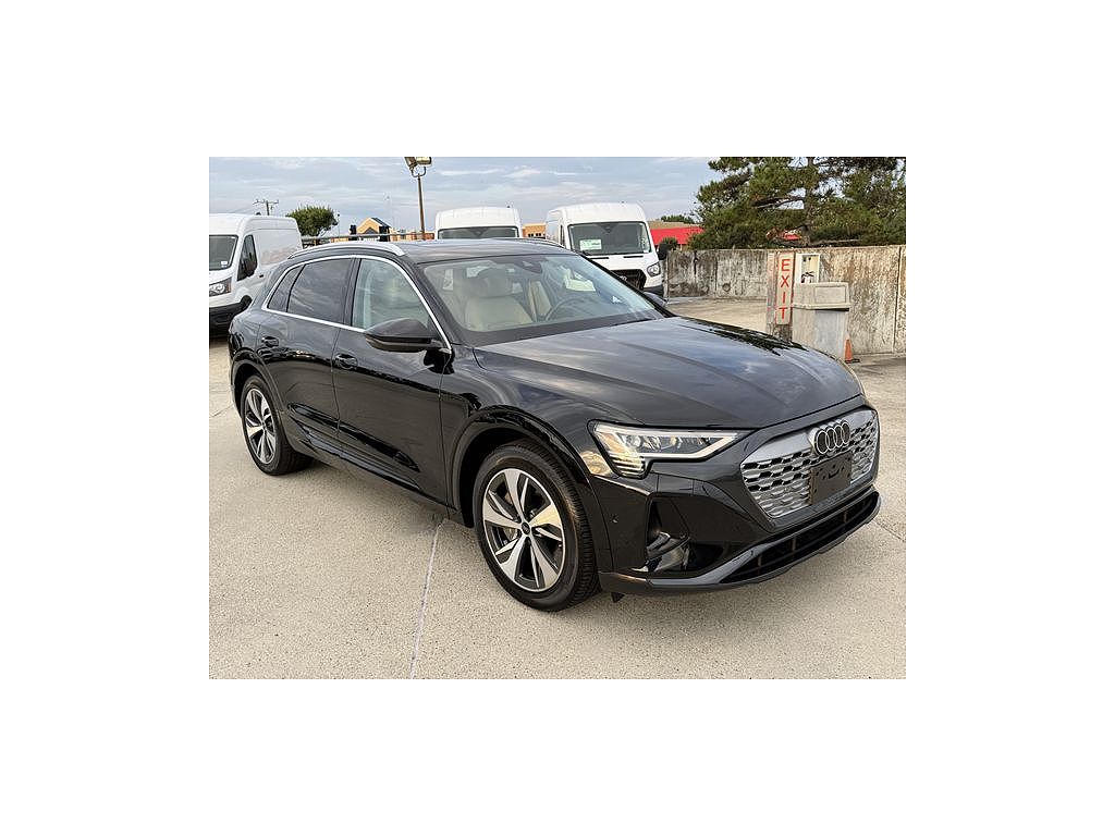 2024 Audi Q8 e-tron Premium Plus