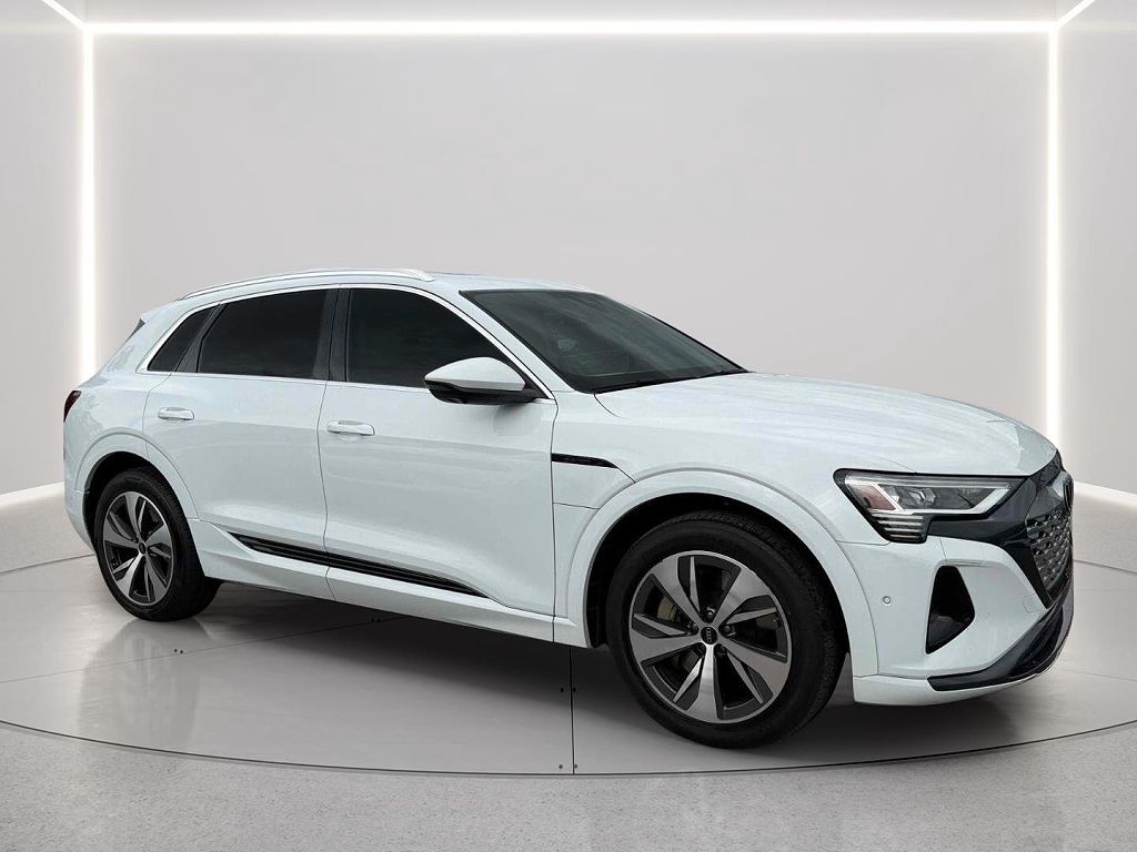 2024 Audi Q8 e-tron Premium Plus