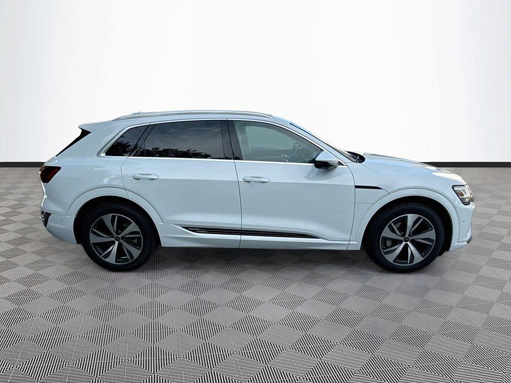 2024 Audi Q8 e-tron Premium Plus