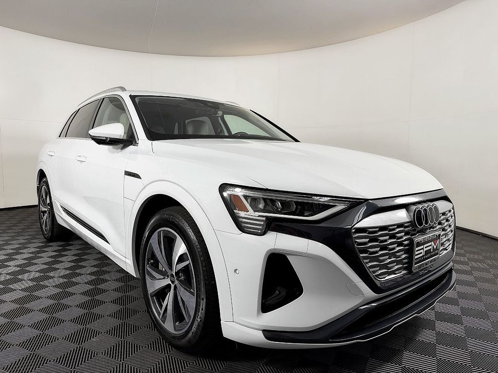 2024 Audi Q8 e-tron Premium Plus