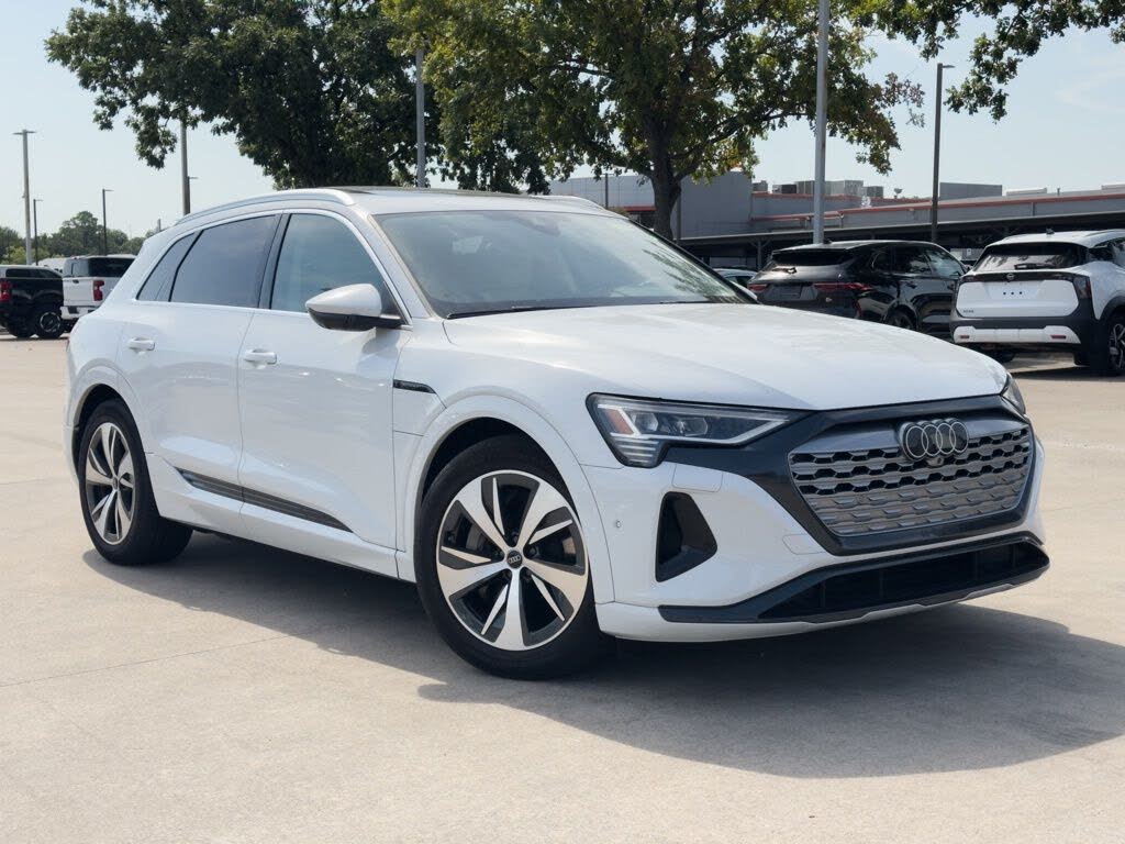 2024 Audi Q8 e-tron Premium Plus